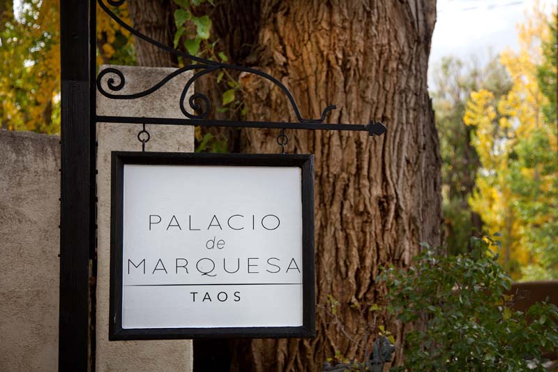 Palacio-de-Marquesa-Taos-New-Mexico-028-Banner-Sign